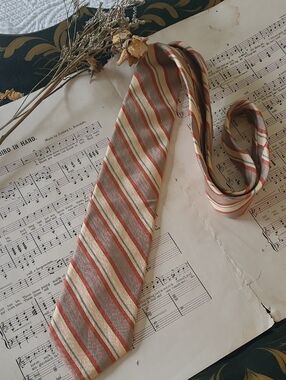 Mens Vintage Tie, 70s, Lilly Dache, 56x3 Inches. Diagonal Stripes.
